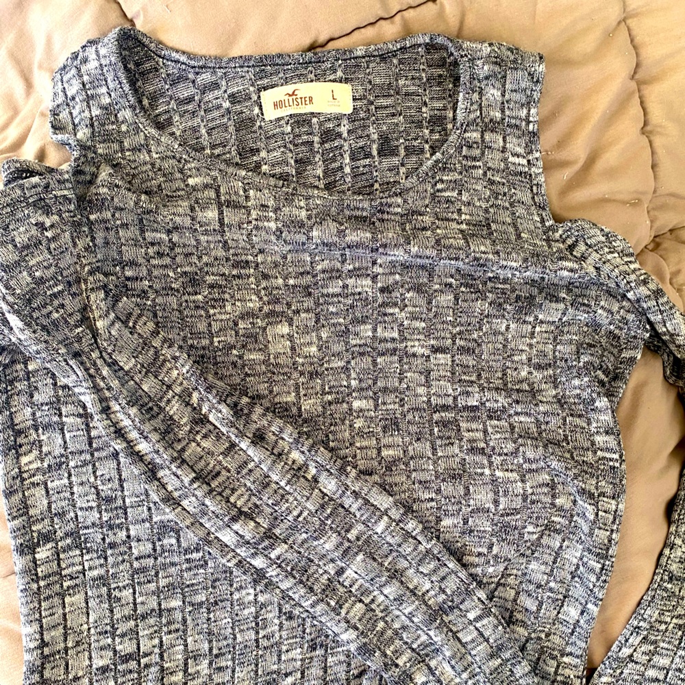 Hollister Cold Shoulder Top size L
